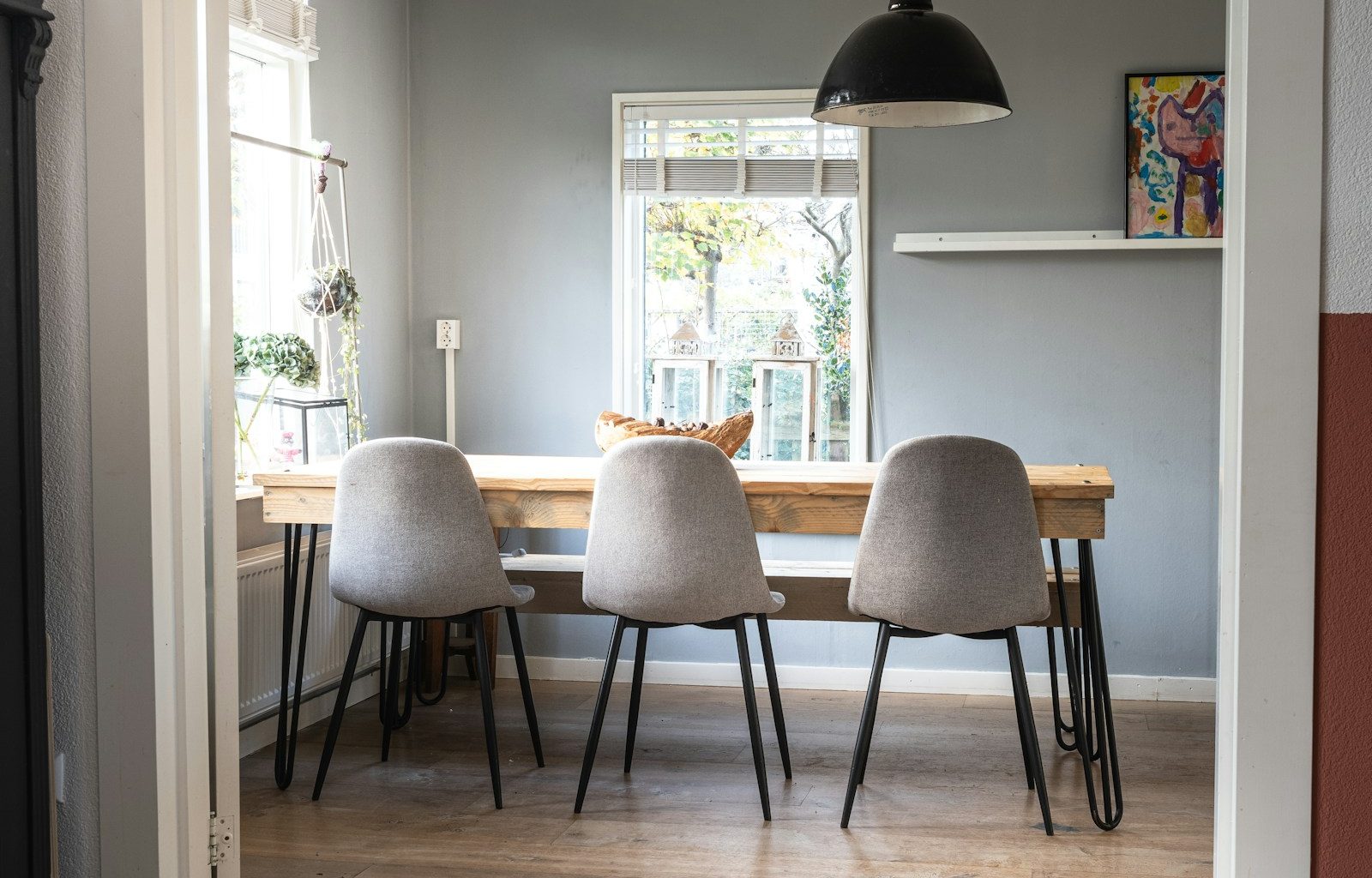 black and white dining table and chairs