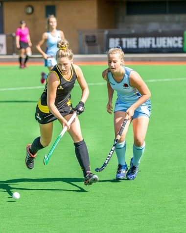 women playing outdoor sports